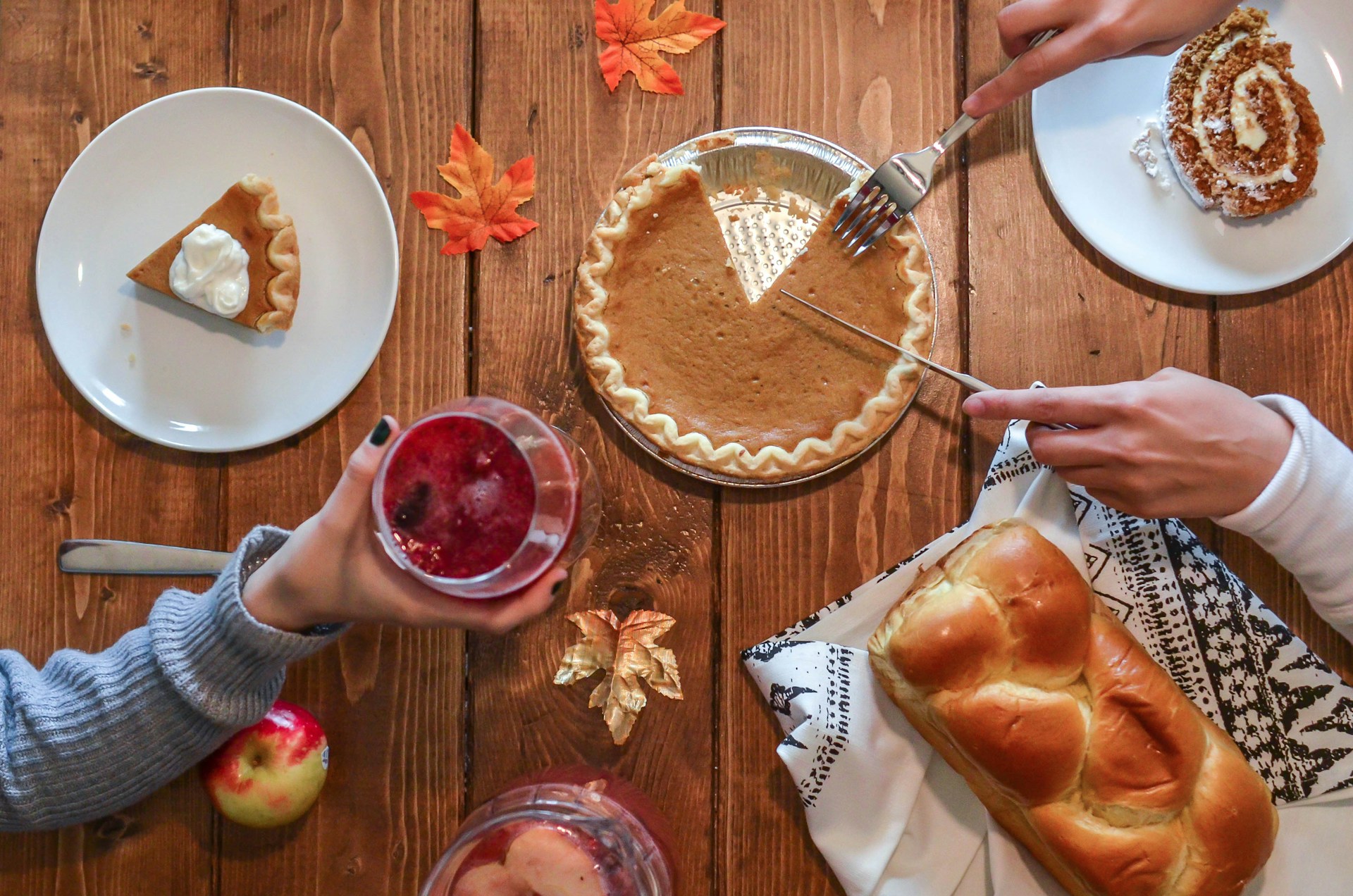 Thanksgiving pie and holiday deals