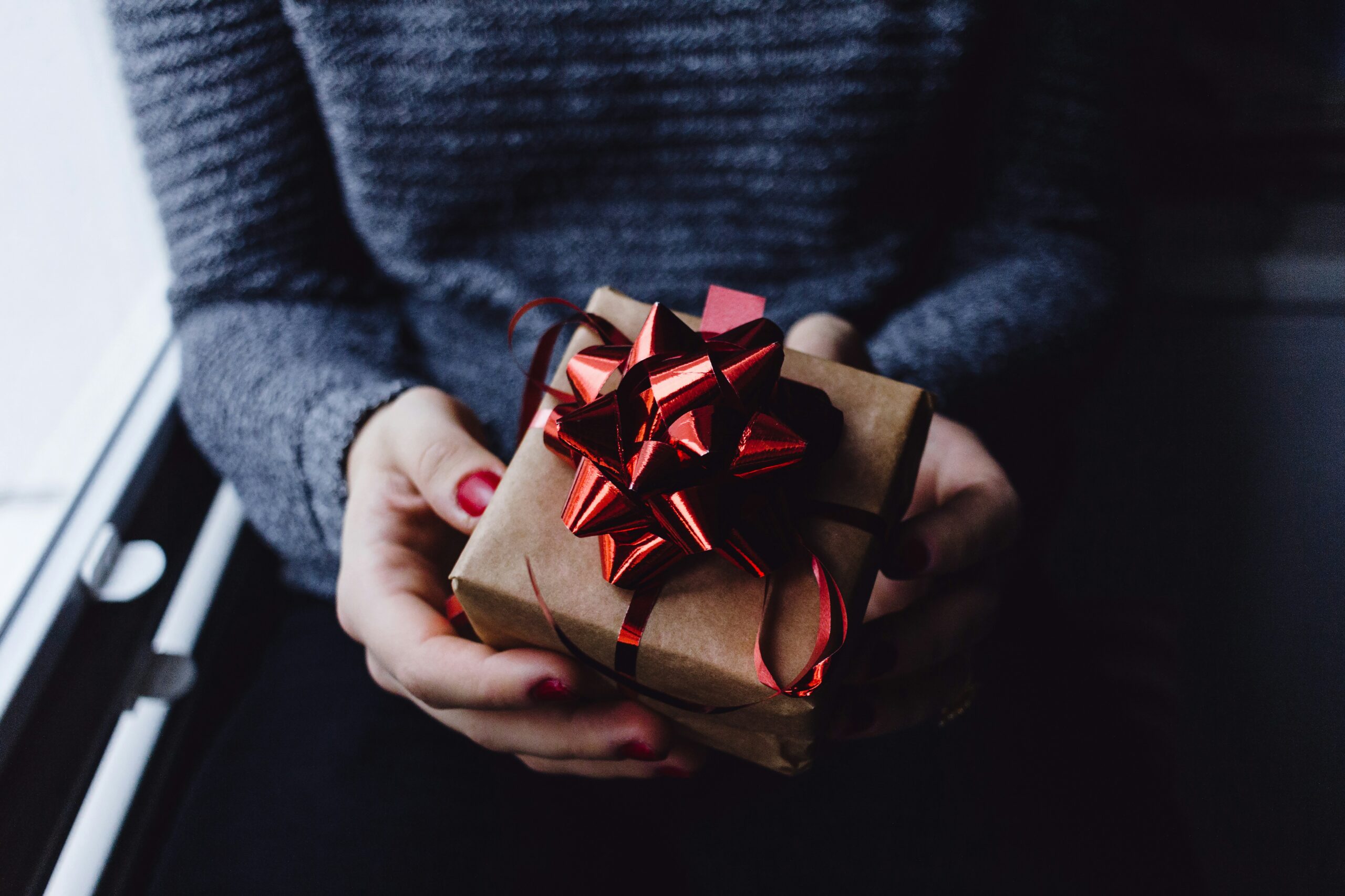 give a present that someone likes