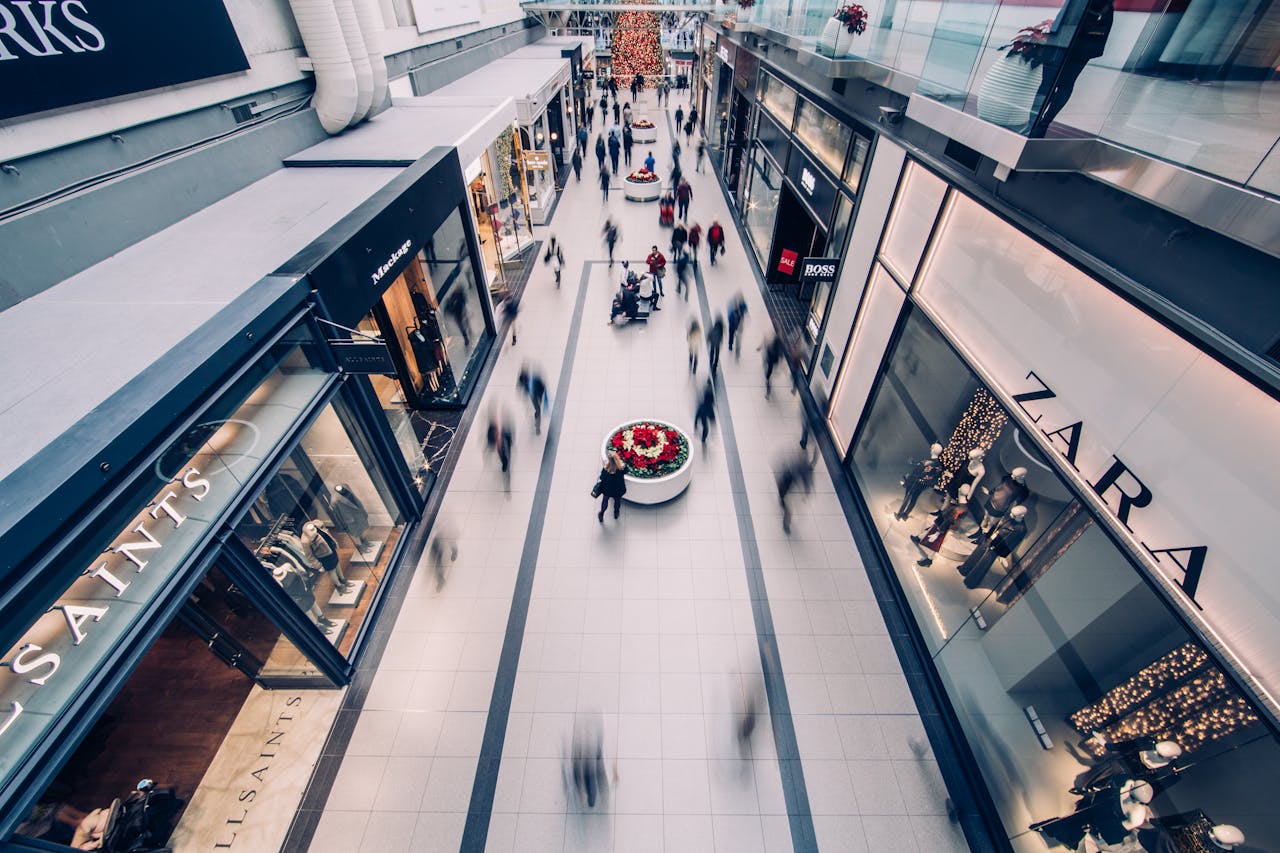 mall shoppers moving quickly to represent customer churn