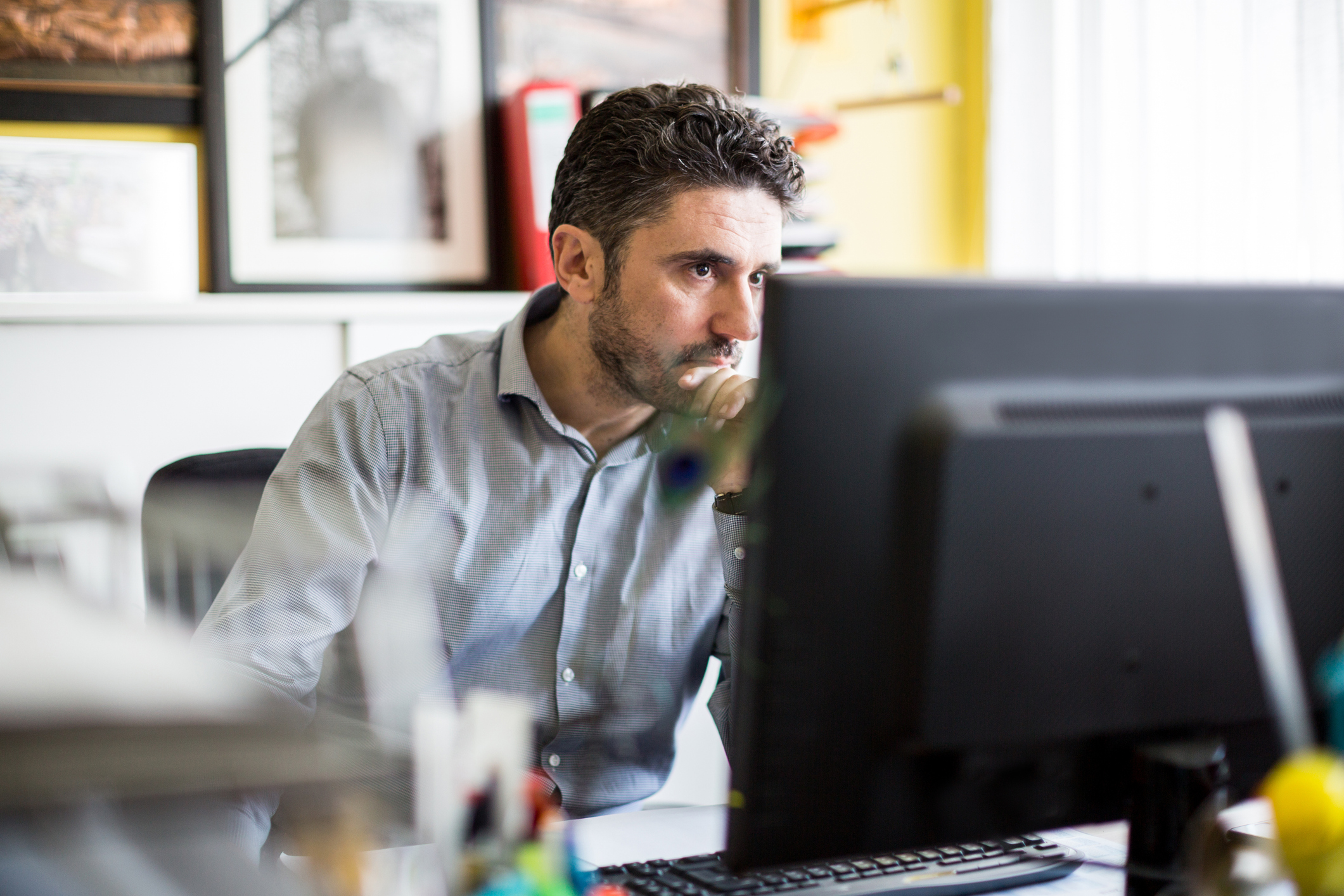 man searching for the right franchise business opportunity