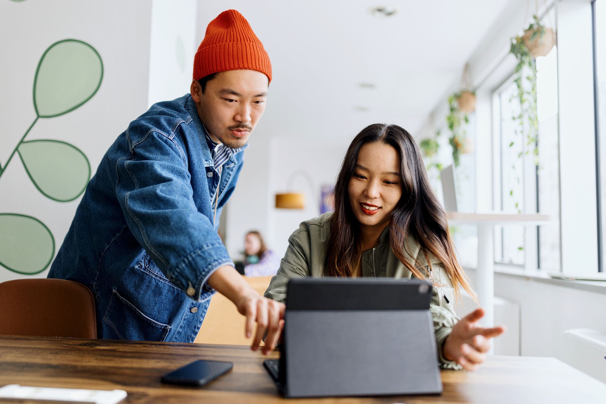 digital employee experience between colleagues and computer
