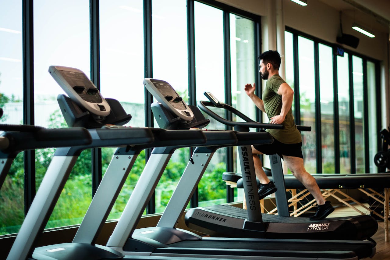 gym member retention or customer churn shown by one person running on a treadmill