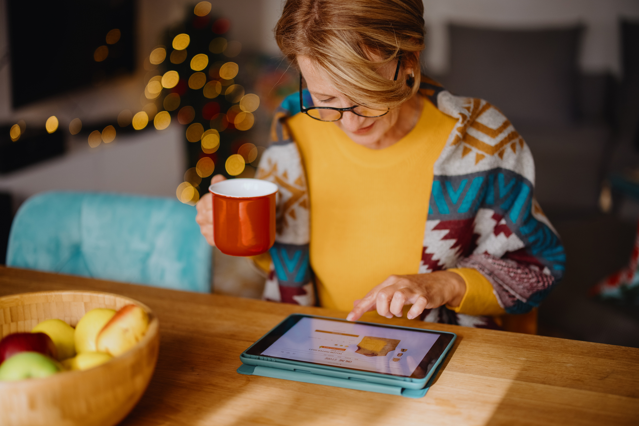 customer experience design success shopping on tablet